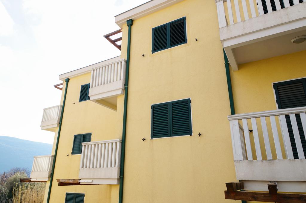 Apartment Begonia Of Kumbor Herceg Novi Bagian luar foto