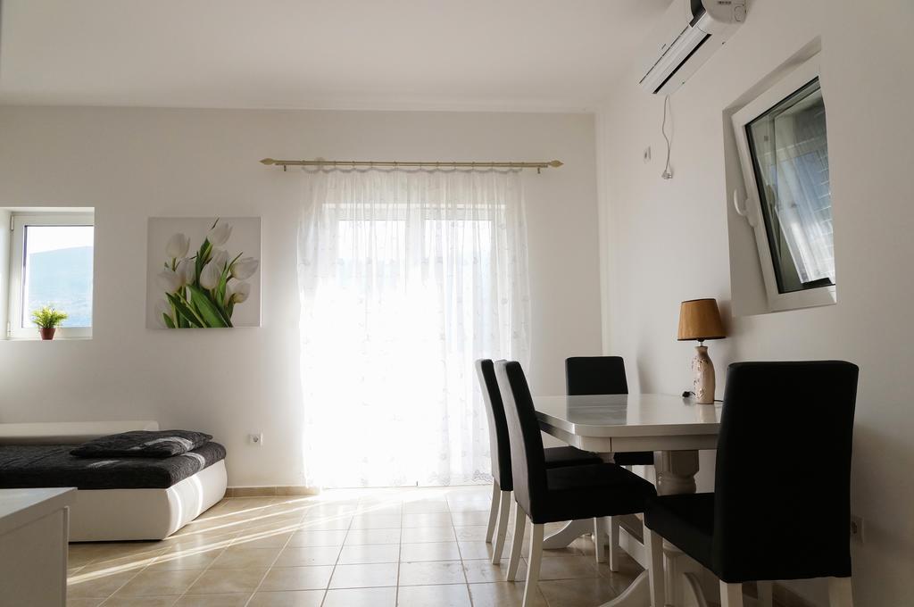 Apartment Begonia Of Kumbor Herceg Novi Bagian luar foto