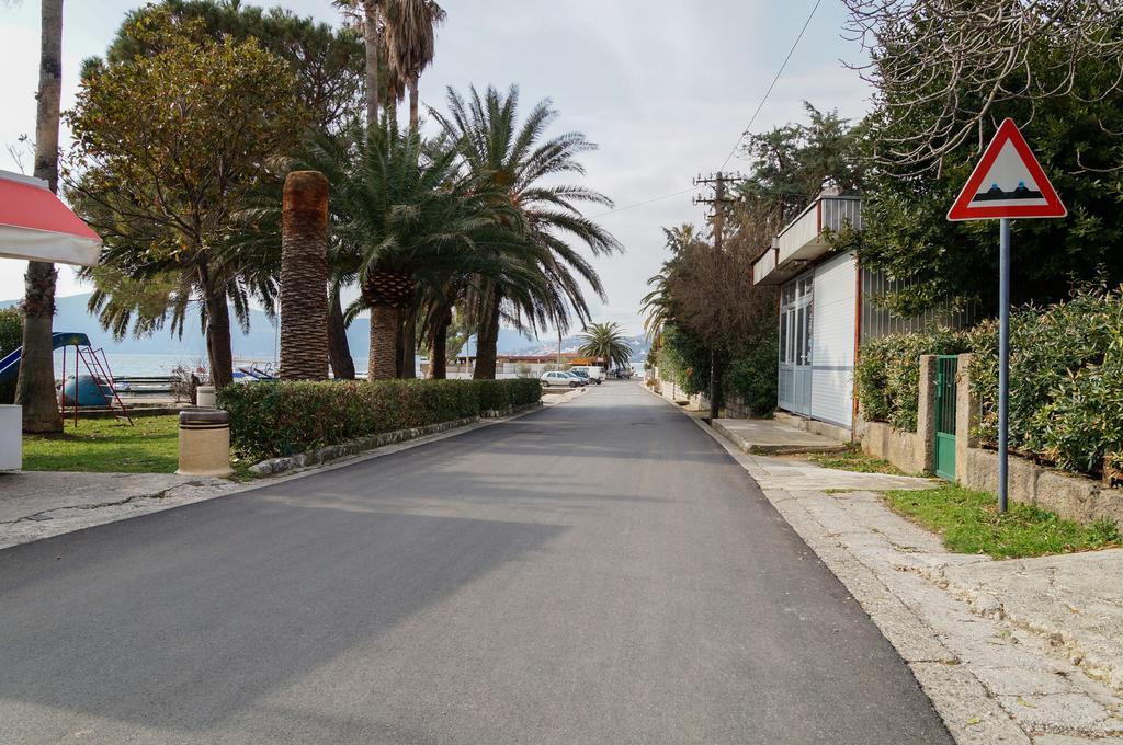 Apartment Begonia Of Kumbor Herceg Novi Bagian luar foto